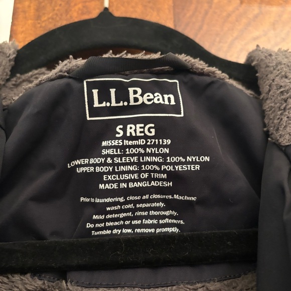 L.L. Bean Black Women’s Winter Warmer Jacket with Hood - size small - Picture 3 of 6